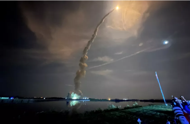 إطلاق صاروخ ناسا للقمر