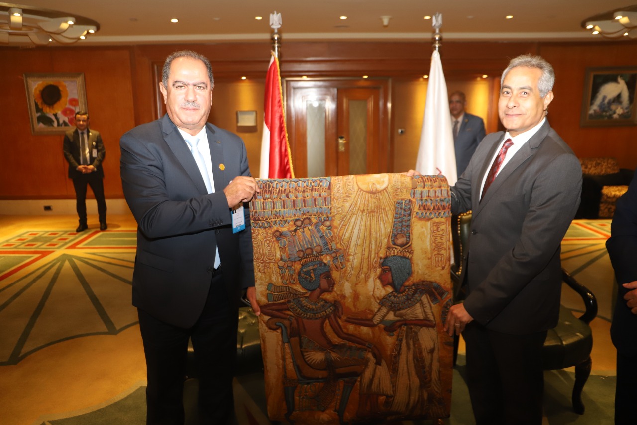 وزير القوى العاملة يلتقي أمين الاتحاد الدولي لنقابات العمال العربي