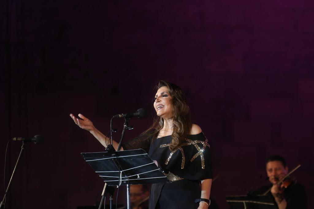 نادية مصطفي 