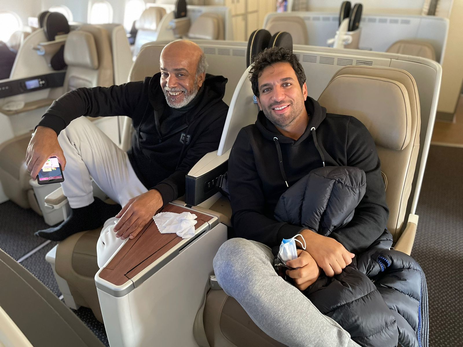 فريق مسرحية في نص الليل