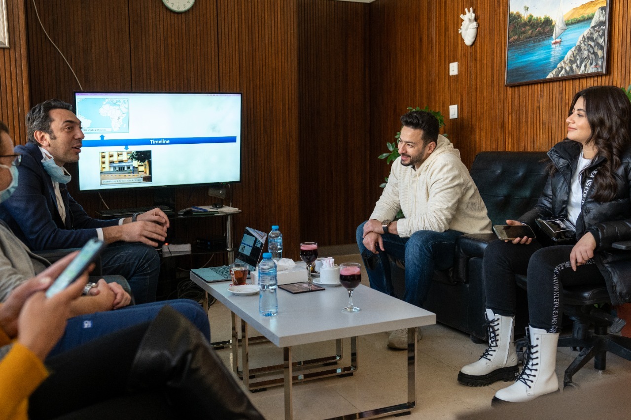 حمادة هلال في زيارة لمؤسسة مجدي