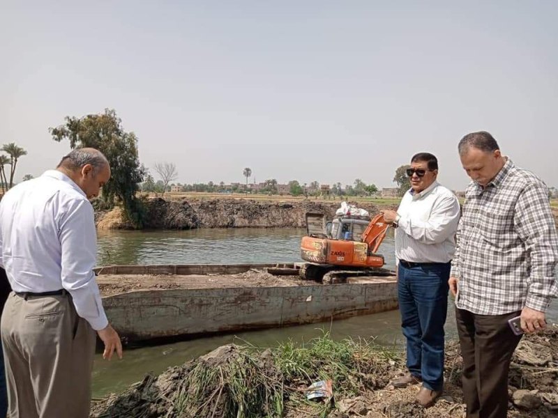محافظ الشرقية يُتابع أعمال تطهير وتكريك ترعة بحر فاقوس
