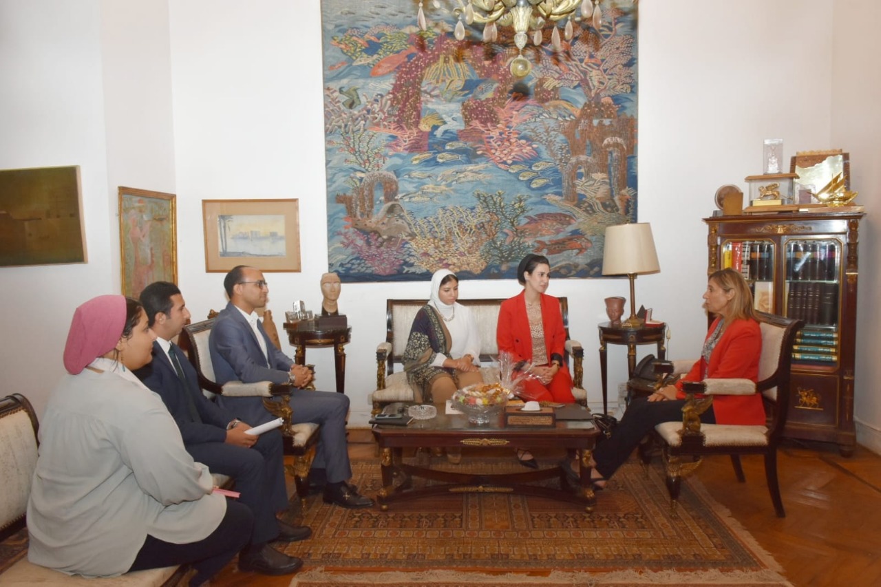 وزيرة الثقافة