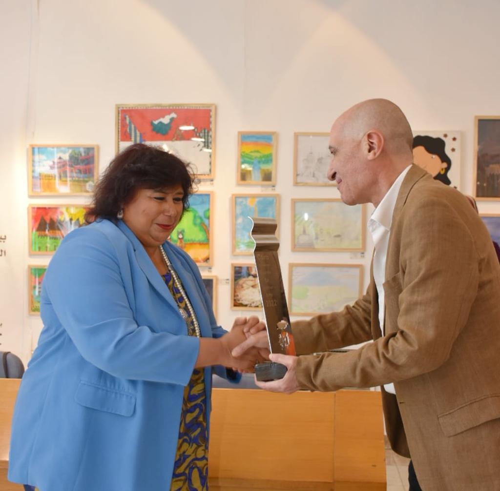 وزيرة الثقافة