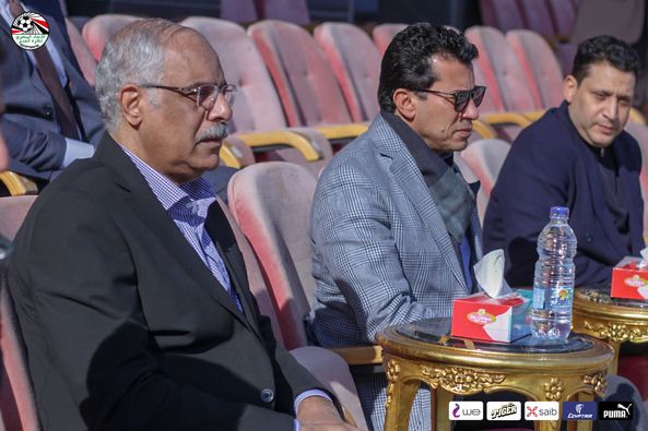 وزير الرياضة في مران المنتخب