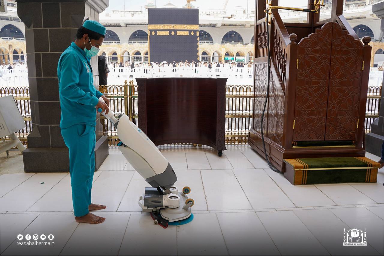 أول صلاة في المسجد الحرام 