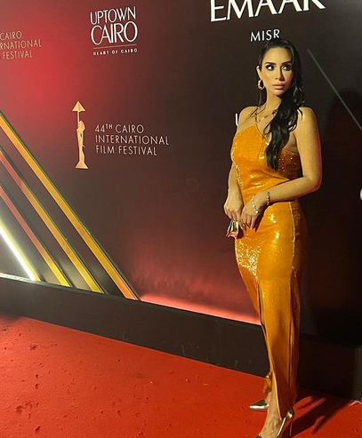 بسنت شوقي تجذب انتباه الحاضرين 