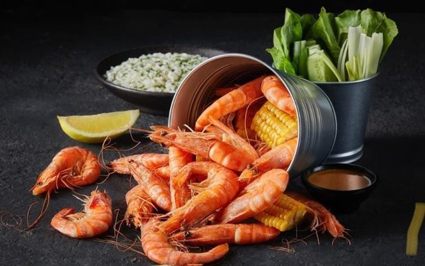 إكسري الروتين.. تعرفي على طريقة عمل الجمبري بالجبن الريكفورد