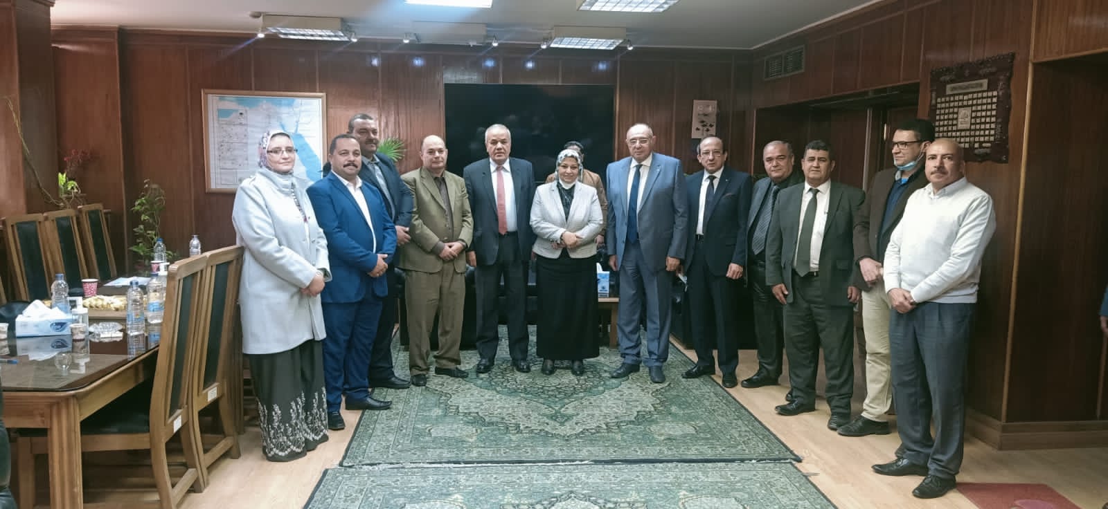 المصرية لنقل الكهرباء توقع عقدين لمجابهة