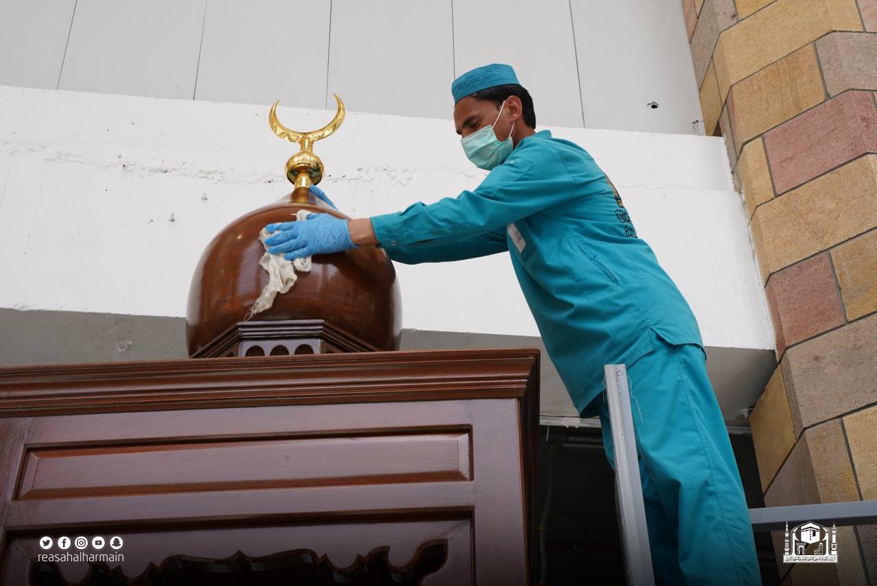 أول صلاة في المسجد الحرام 