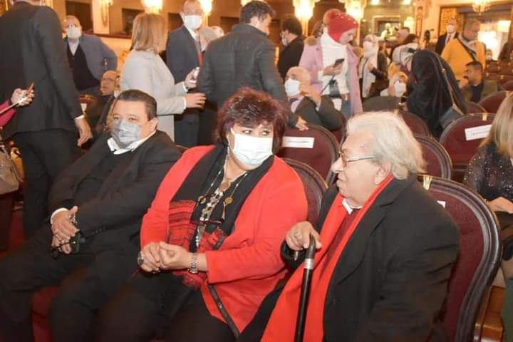 وزيرة الثقافة تُكرم الفنان الكبير فاروق فلوكس وتفتتح جناحا متحفيا بالمسرح القومى