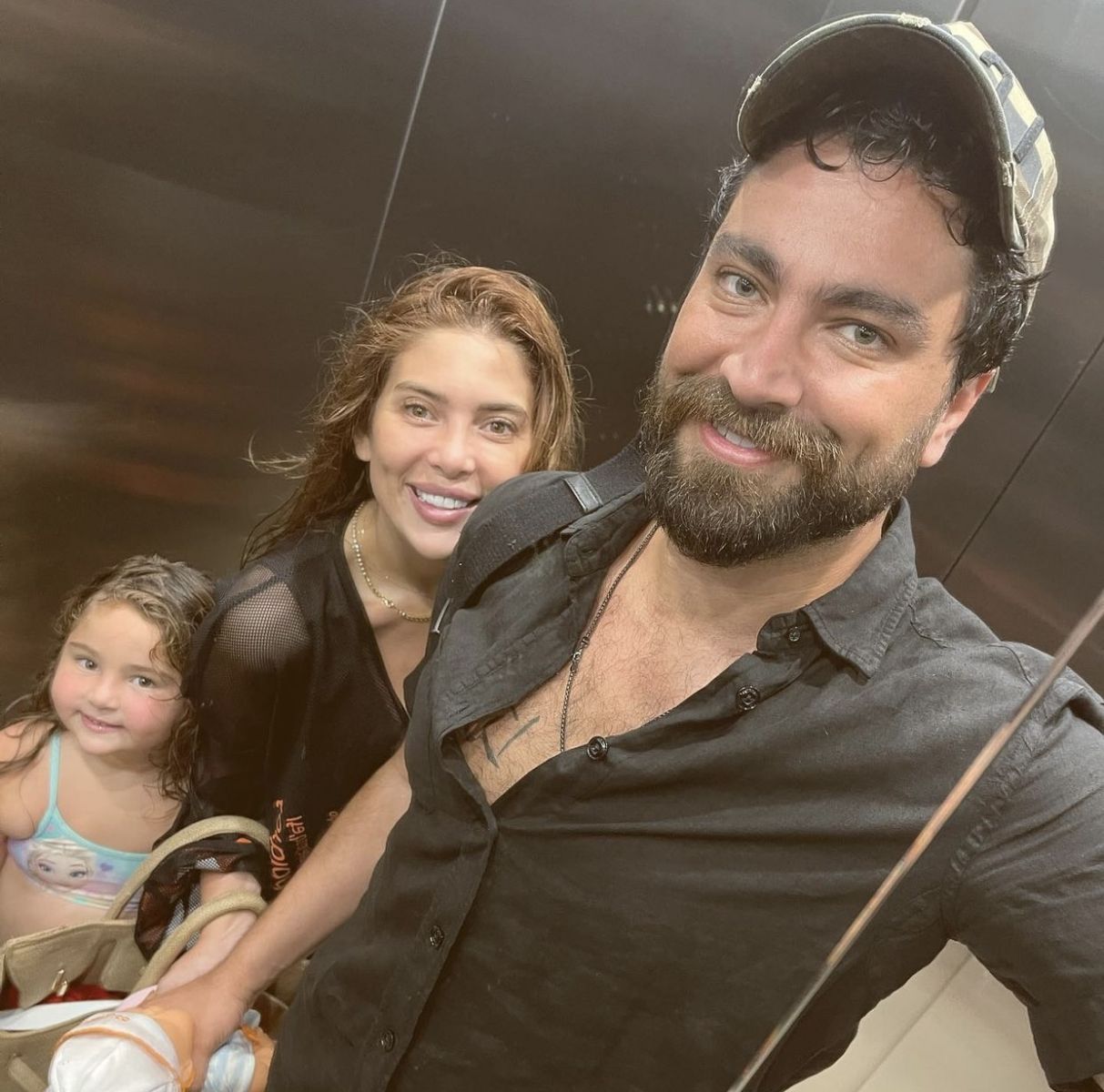 معتصم النهار وزوجته