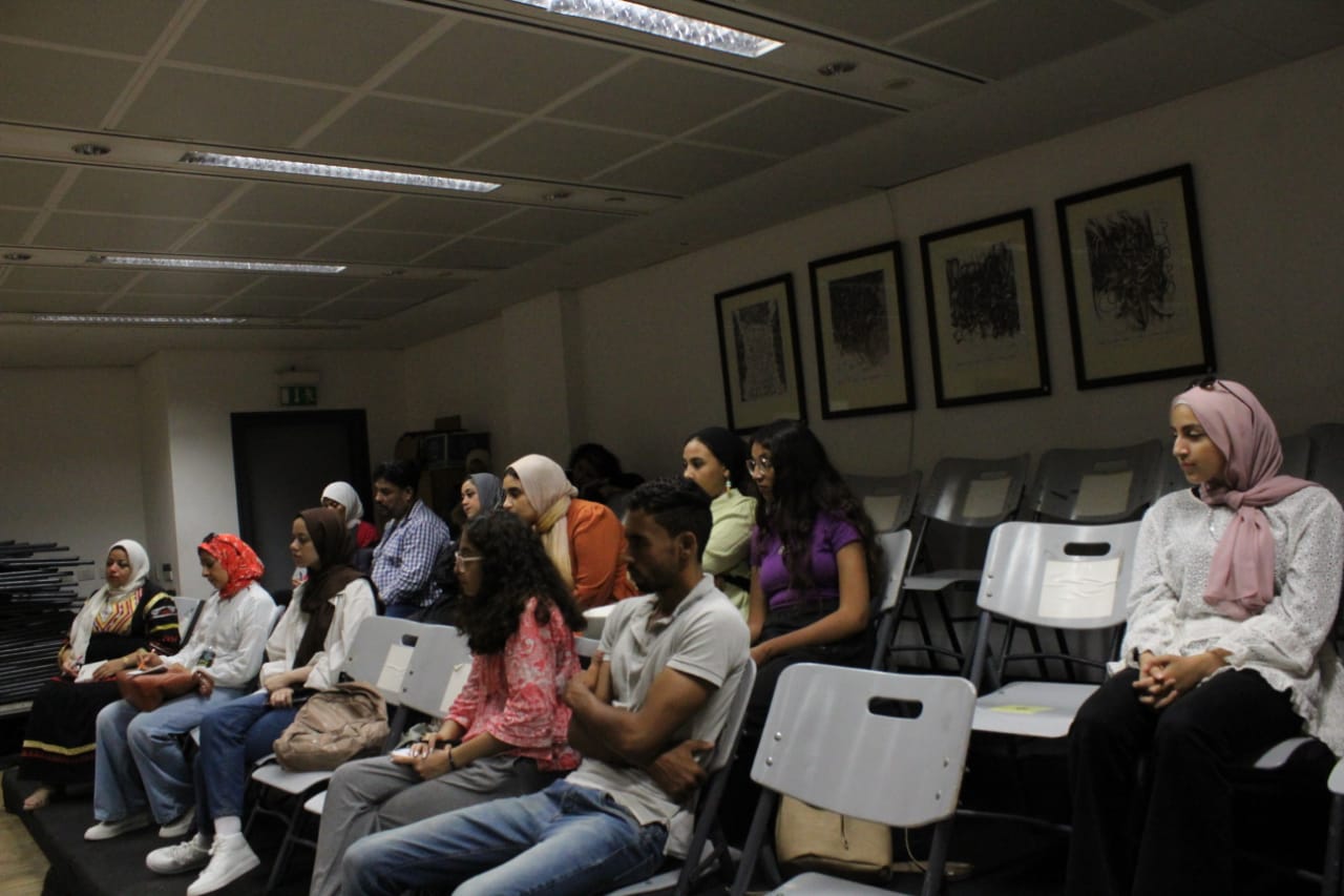 الخط بين التشكيل والدراما - أزياء مسرحية