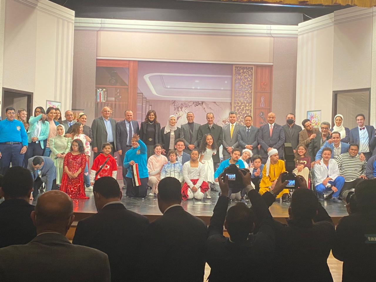 مسرحية كنز الدنيا 