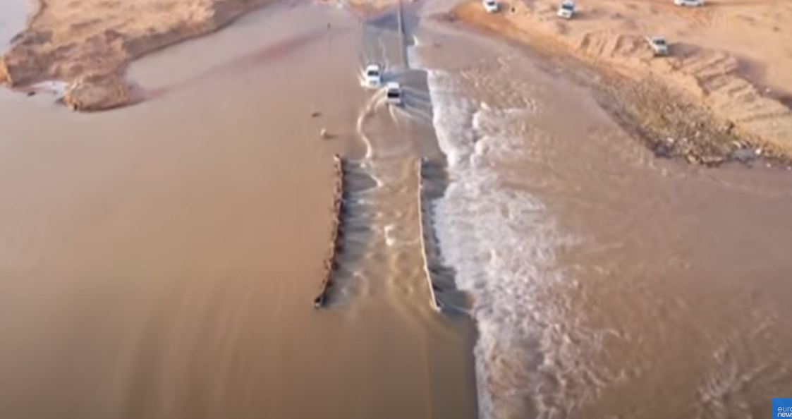 الفيضانات تغمر وادي الرمة