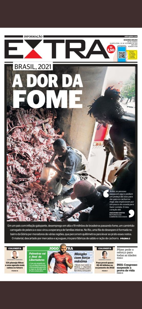 صور صادمة تهز العالم لفقراء يبحثون عن اللحم وسط جثث الحيوانات 