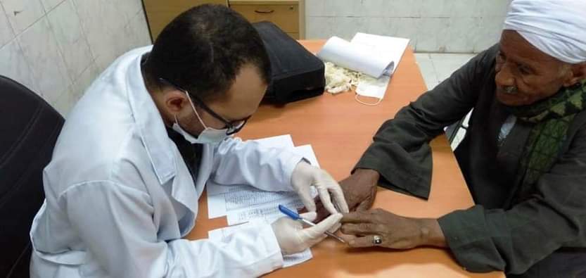 الكشف الطبي على 1155 مواطن بقافلة حباة كريمة