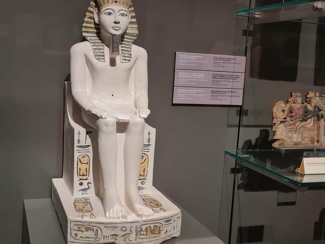 المصريون في إيطاليا يختتمون 2021 بزيارة إلى المتحف المصري بتورينو.. صور