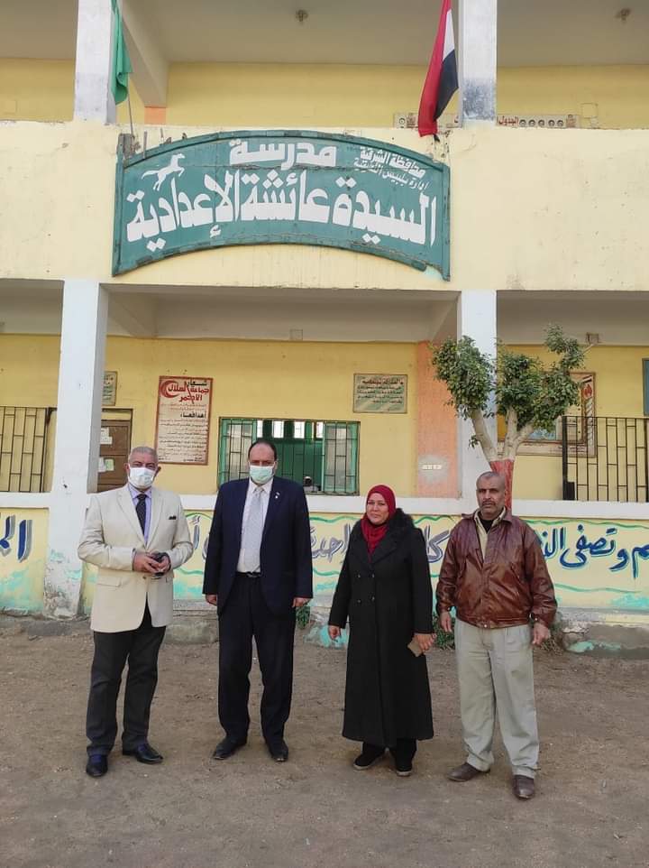 رئيس مدينة بلبيس يطمئن على انتظام العملية التعليمية