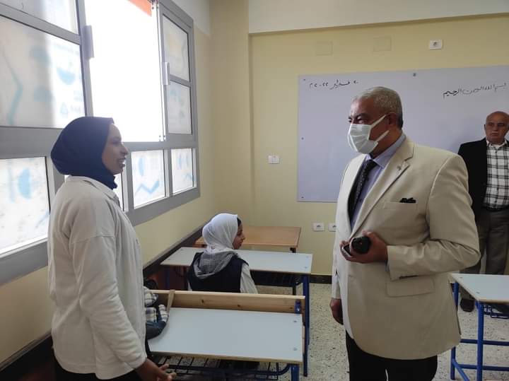 رئيس مدينة بلبيس يطمئن على انتظام العملية التعليمية