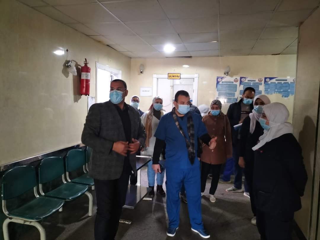 وكيل وزارة الصحة يتفقد طوارئ الباطنه بمستشفى السويس العام بشكل مفاجئ