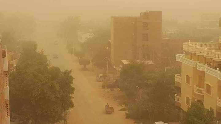 محافظ الوادي الجديد يقرر إنتهاء العمل بالمصالح الحكومية و المدارس بسبب سوء الأحوال الجوية