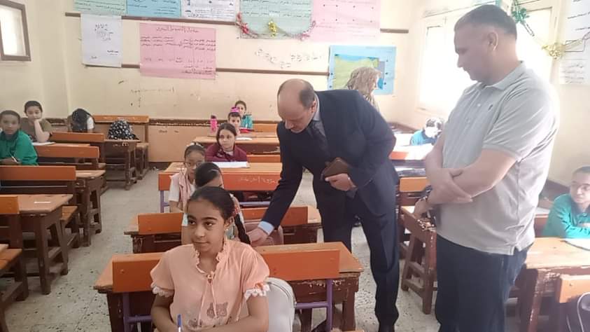 وكيل تعليم سوهاج يتابع انتظام امتحانات الفصل الدراسي الثاني