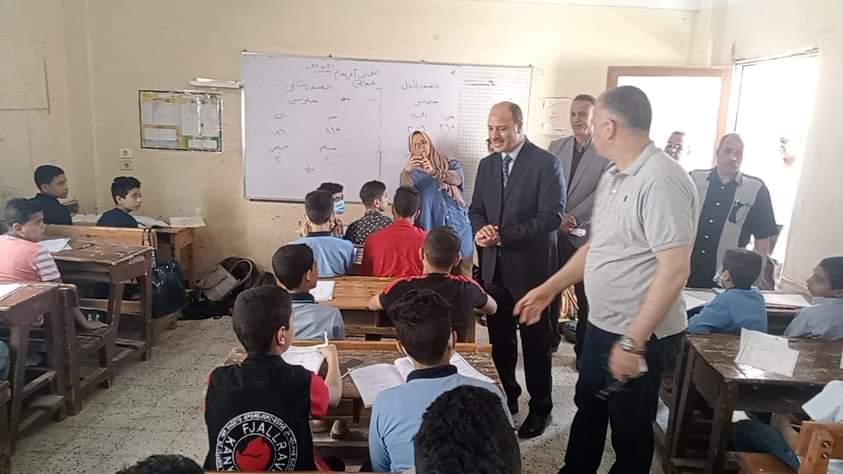 وكيل تعليم سوهاج يتابع انتظام امتحانات الفصل الدراسي الثاني