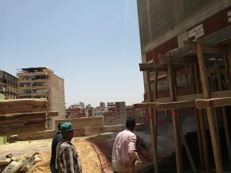 إزالة فورية للدور السادس علوى بعقار