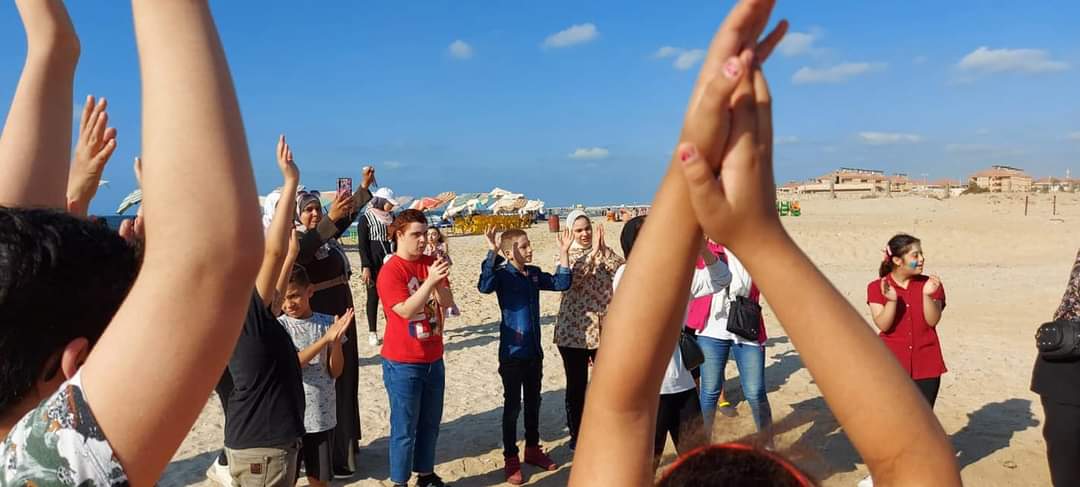 شاطئ النخيل برأس البر يحتضن فعالية ترفيهية لذوى الهمم