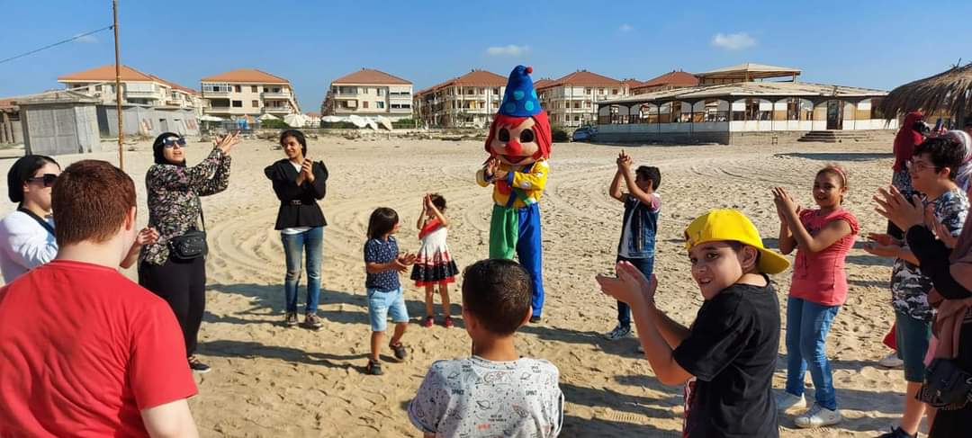 شاطئ النخيل برأس البر يحتضن فعالية ترفيهية لذوى الهمم