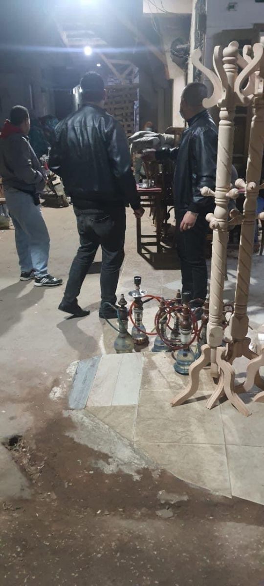 حملات مكثفة على مقاهي دمياط لرفع الانشغالات وضبط الشارع