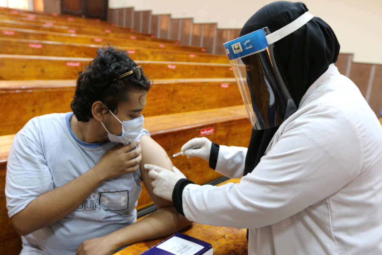 جامعة المنصورة تبدأ المرحلة  الثانية لتطعيم طلابها بلقاح فيروس سي