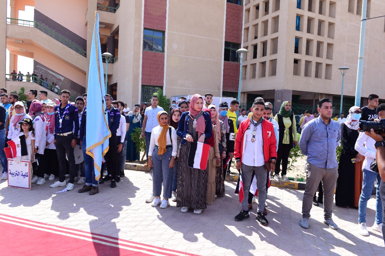 جامعة سوهاج تبدأ عامها الدراسي بالسلام الوطني وتحية العلم