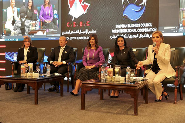 بحضور وزيرة الهجرة.. مايا مرسي تشارك في ندوة "جهود الدولة لتمكين المرأة"