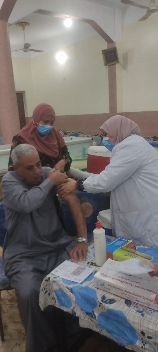 قوافل طبية متنقلة  لتطعيم المواطنين بلقاح كورونا في المنوفية
