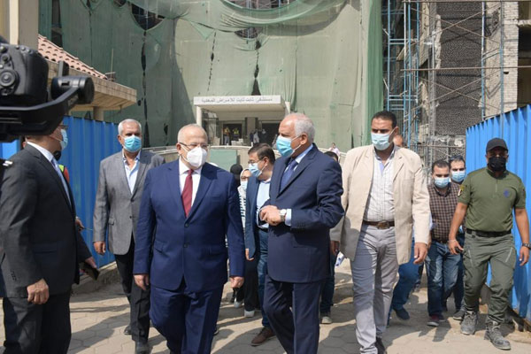 رئيس جامعة القاهرة ومحافظ الجيزة يتفقدان مستشفى ثابت ثابت