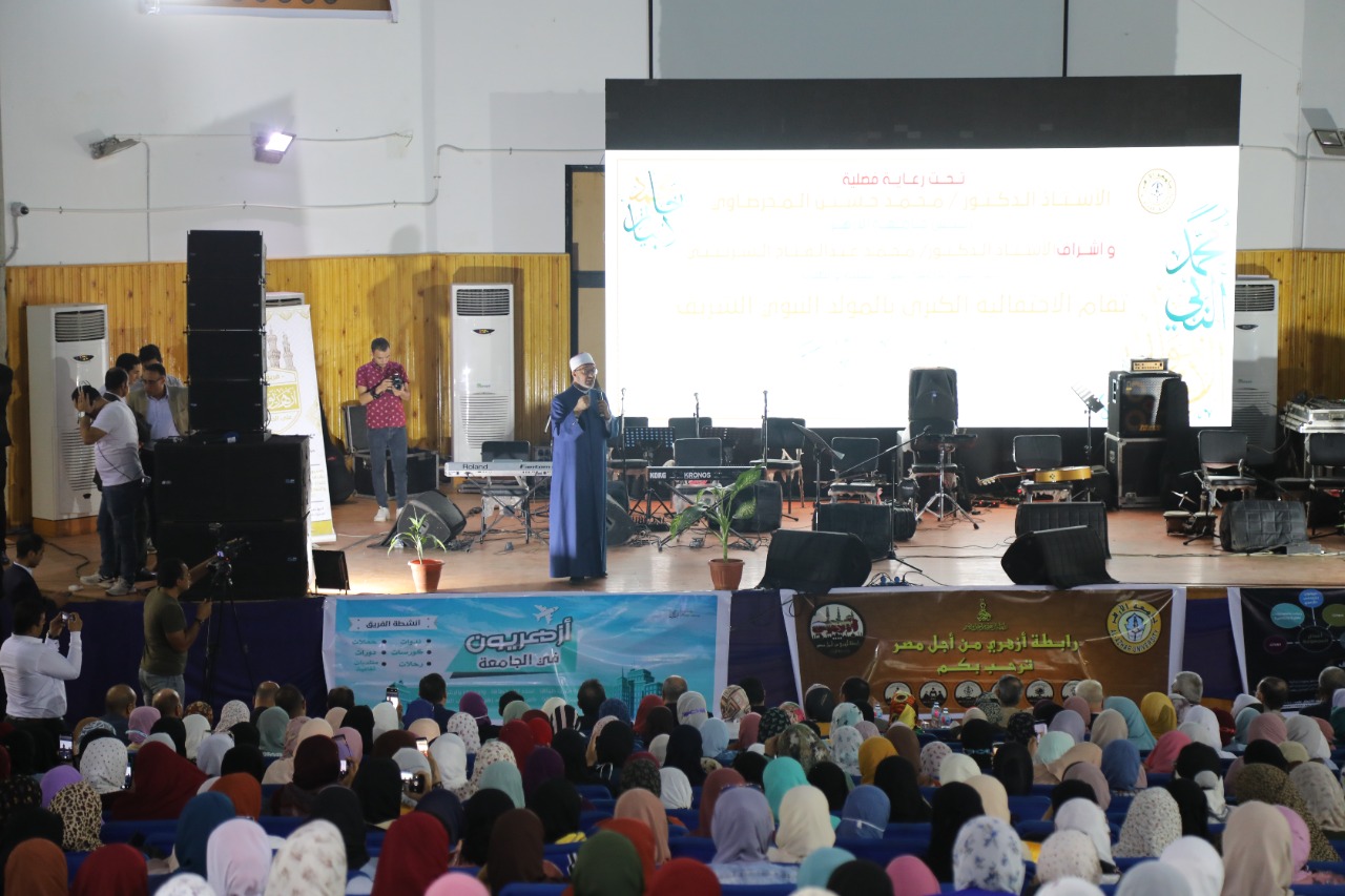 الأمين العام لمجمع البحوث الإسلامية يزور جناح الأزهر بمعرض الكتاب