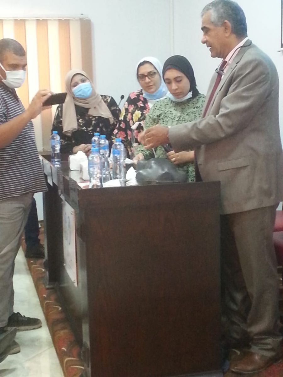 المشاركون بالورشة