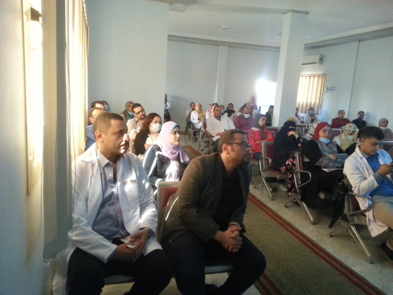 المشاركون بالورشة 