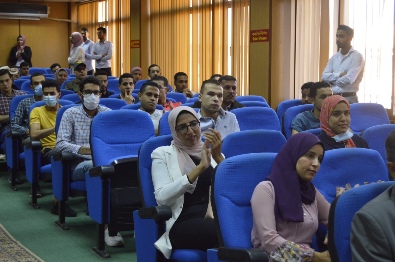 جانب من الندوة