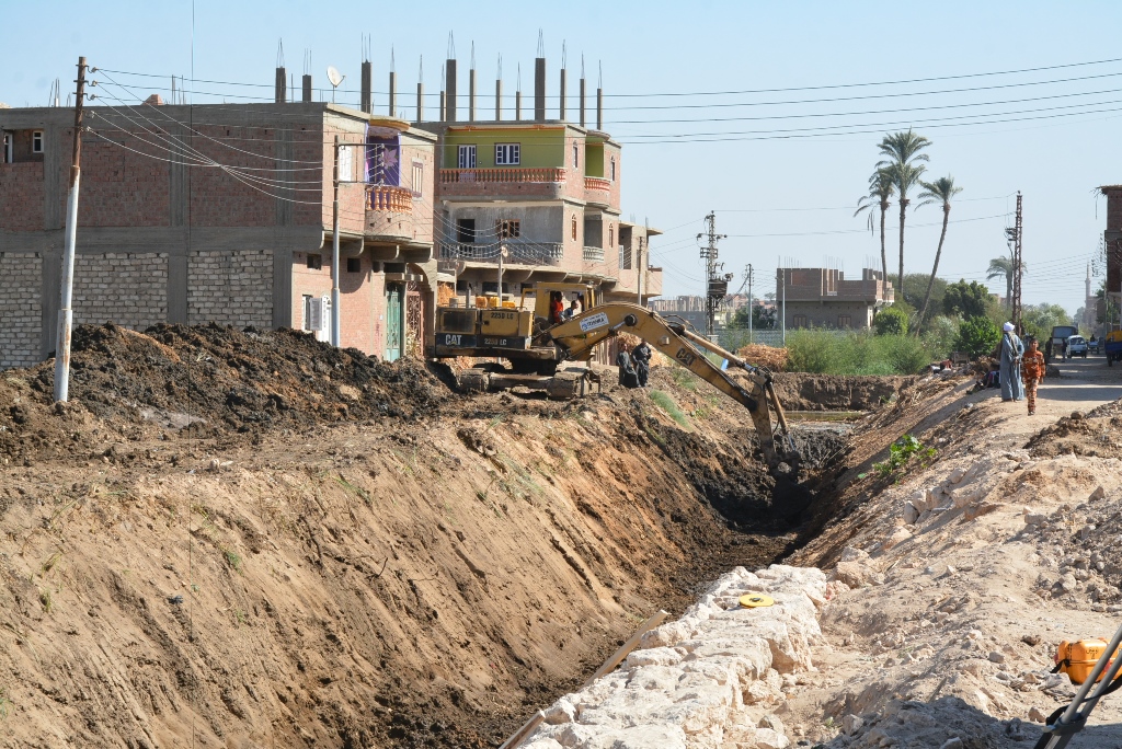الإنتهاء من تبطين 47 ترعة بطول 207 كم واستمرار العمل بباقي المشروعات بسوهاج