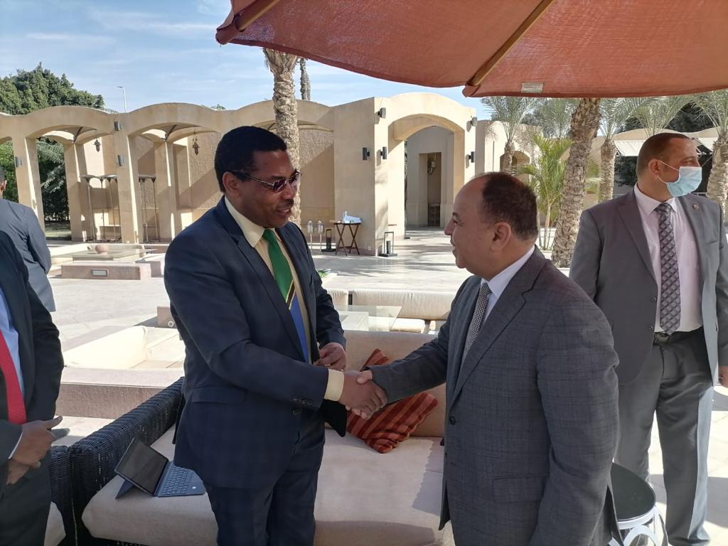 الدكتور محمد معيط وزير المالية خلال لقائه مع وزير المالية التنزاني ووزير مالية زنزبار