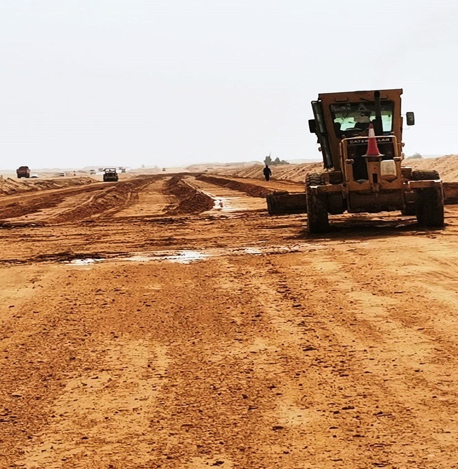 رفع كفاءة وتوسعة الطريق الصحراوي الغربي