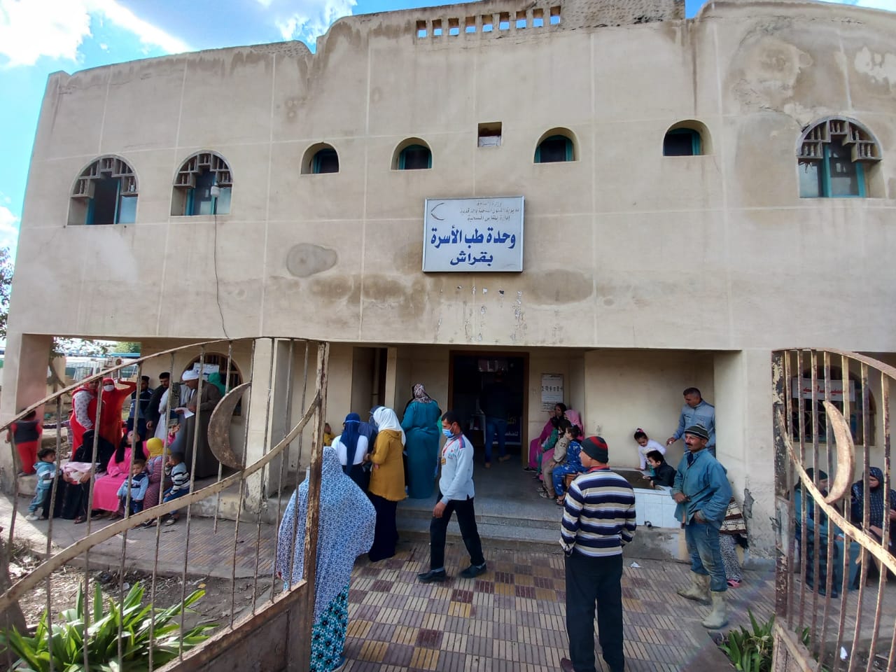 الكشف على 1510 مريض بقافلة علاجية مجانية لقرية قراش بالدقهلية
