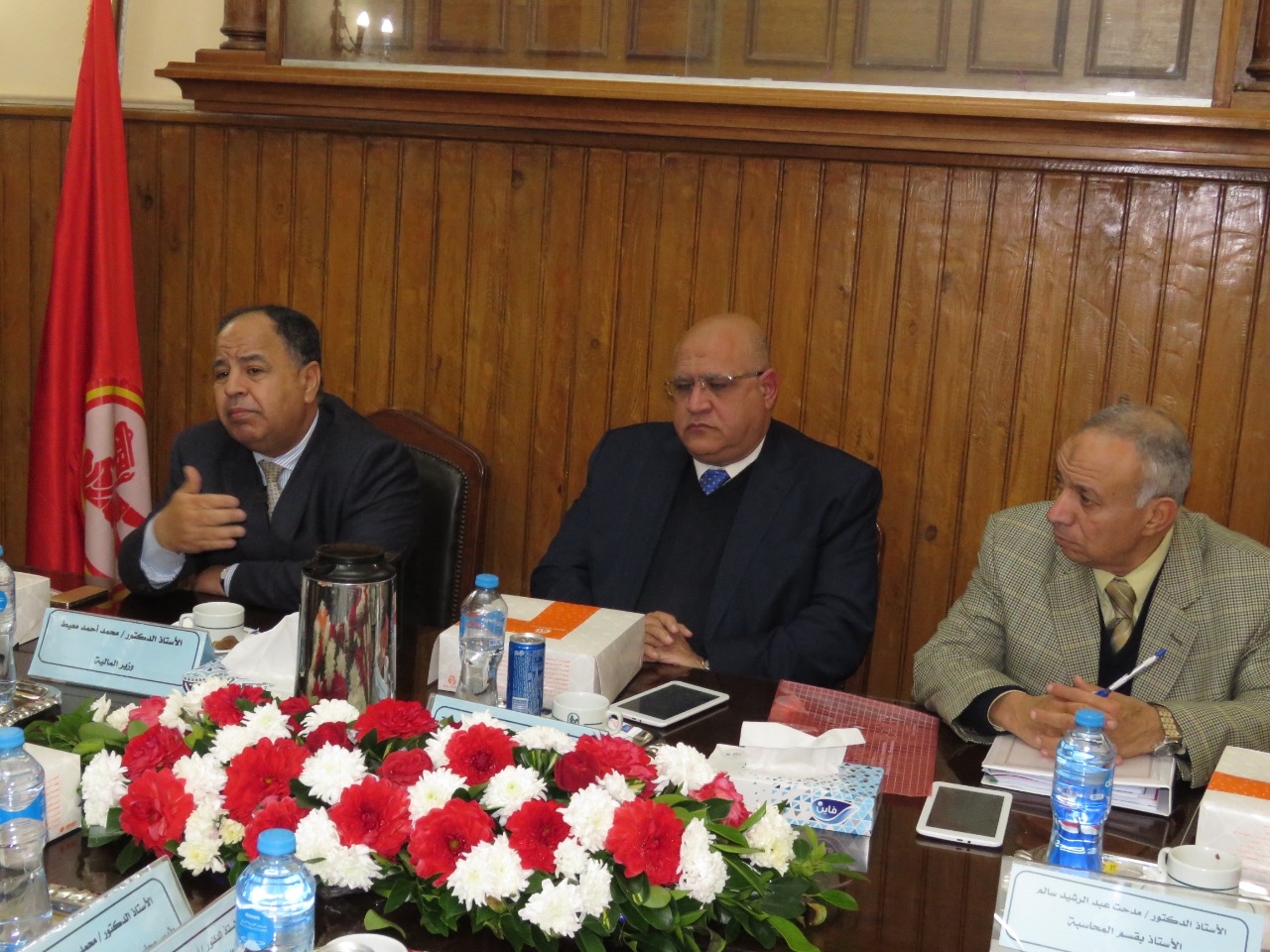 تكريم الدكتور محمد معيط وزير المالية في كلية تجارة القاهرة 