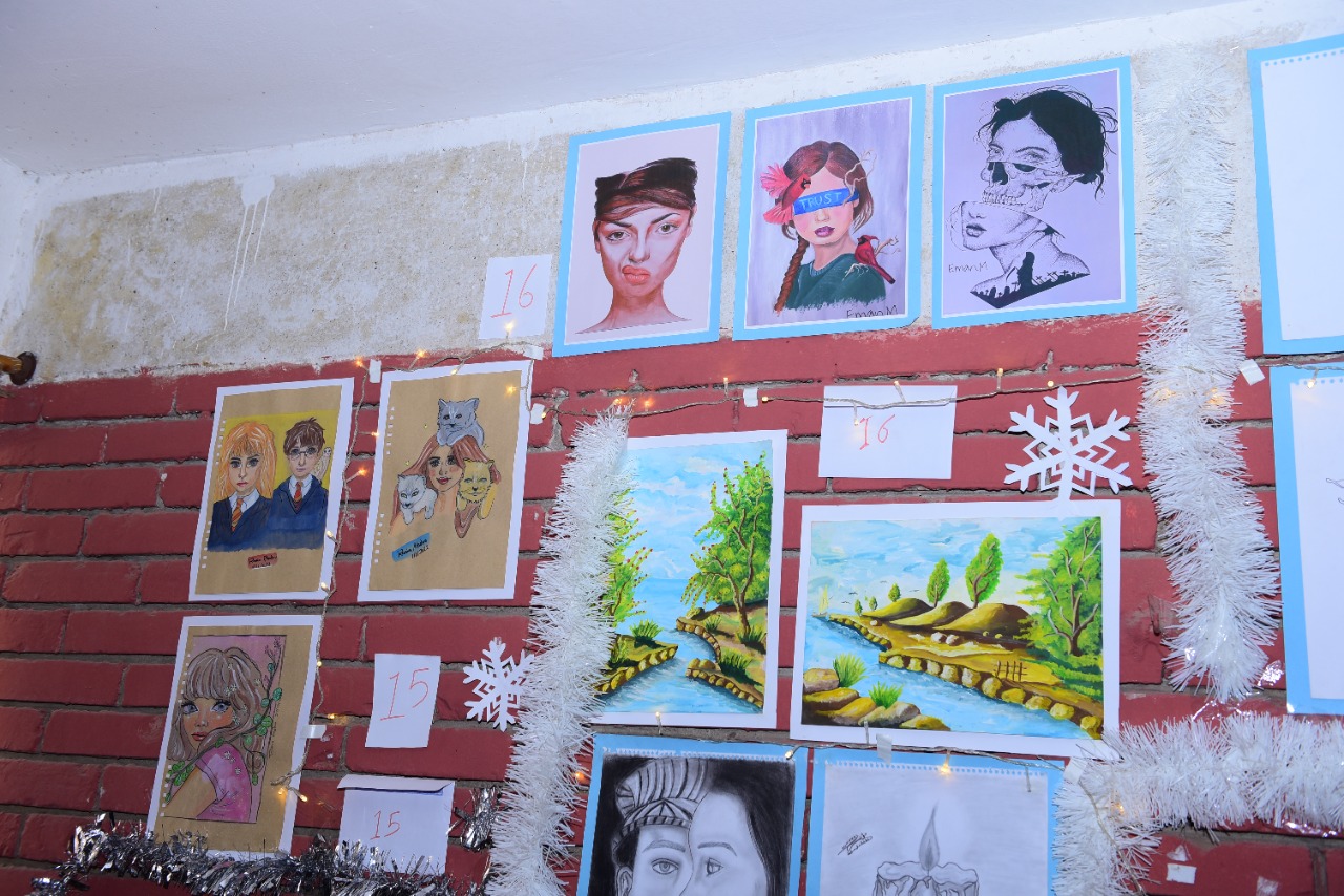 طب بشري سوهاج تنظم معرض فني لدعم الطلاب الموهوبين
