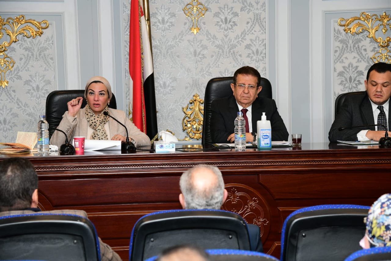 وزير البيئة تستعرض استعدادات مصر لاستضافة مؤتمر تغير المناخ  (COP27)