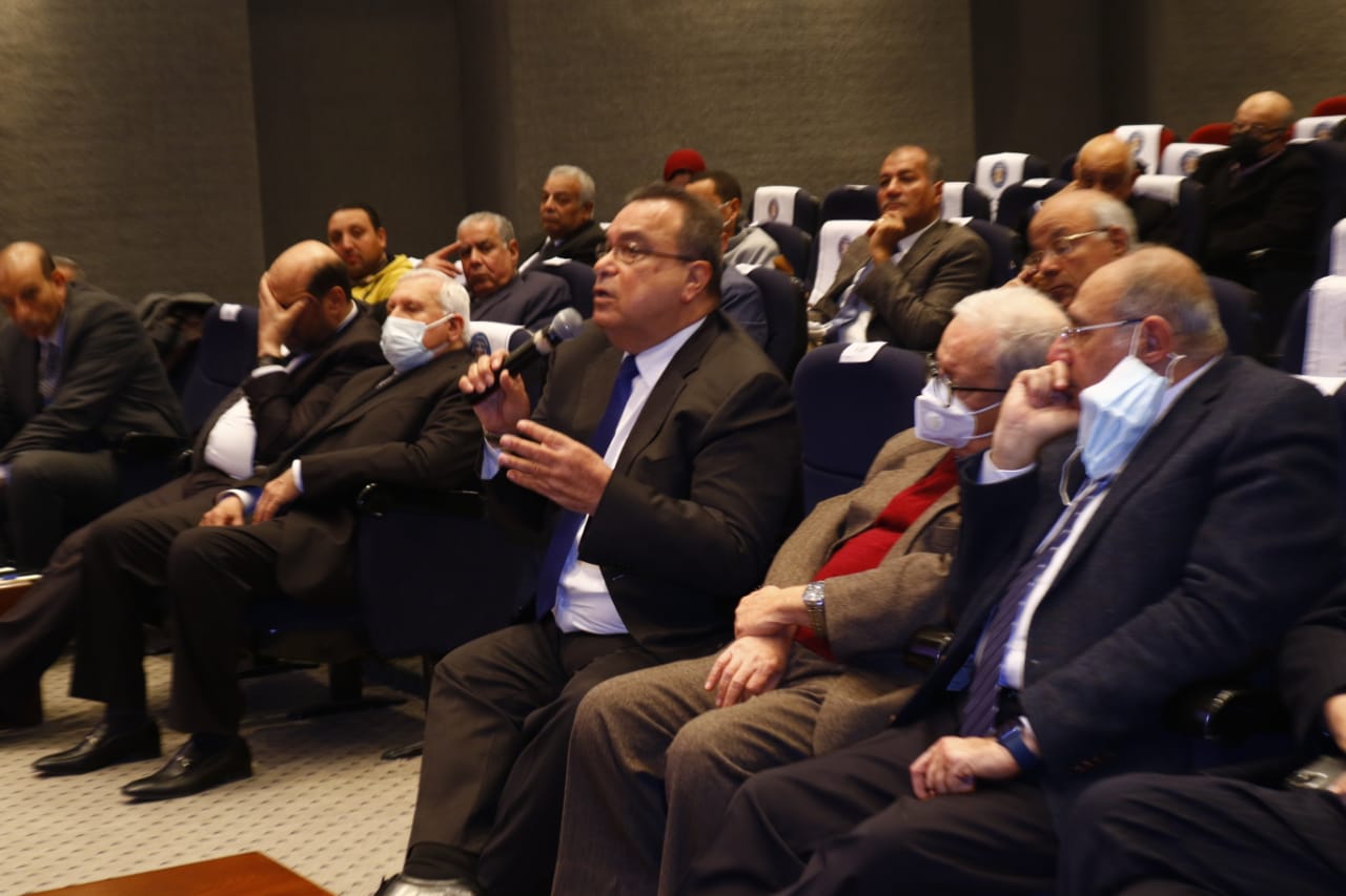 الدكتور محمد معيط وزير المالية خلال حواره مع المجتمع التجارى والصناعى حول الموازنة الجديدة 