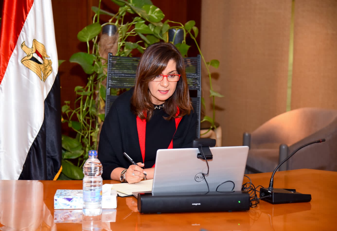 نبيلة مكرم: مؤسسات الدولة تطمئنن يومياً على سلامة أبنائنا في أوكرانيا